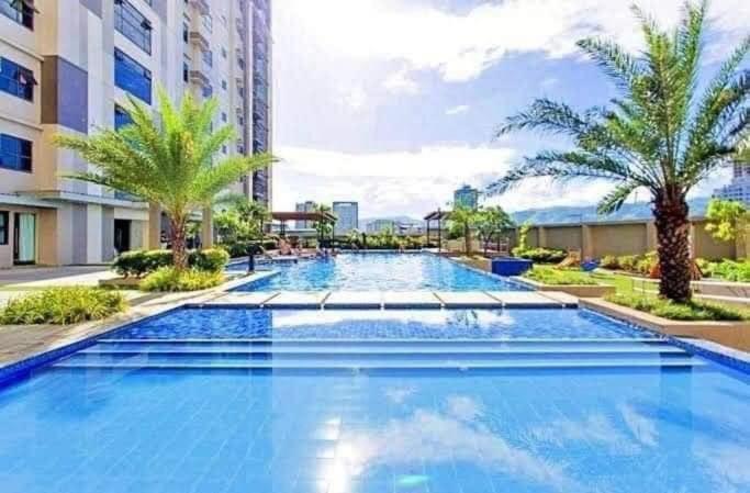 Horizon 101 A1 Shortwalk Robinson Mall Mango Square Bars Free Pool Cebu Exterior photo